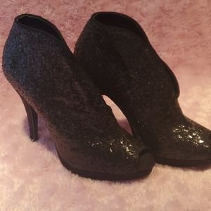 Glitter colored heels, black with grey reflection